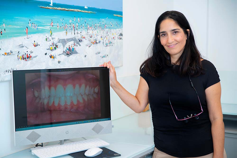 ד"ר קרן שם-טוב יונה מומחית למחלות חניכיים