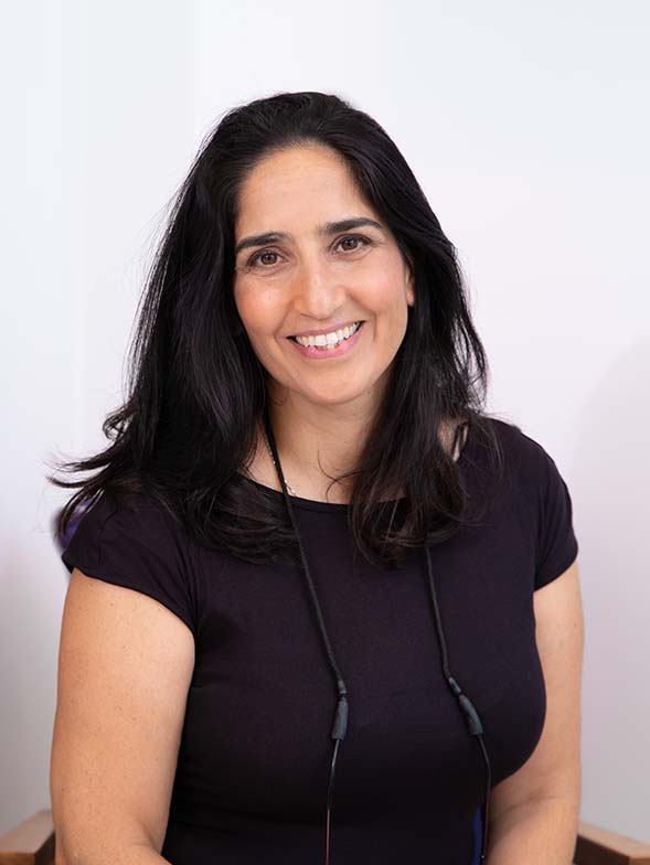 ד"ר קרן שם-טוב יונה מומחית למחלות חניכיים